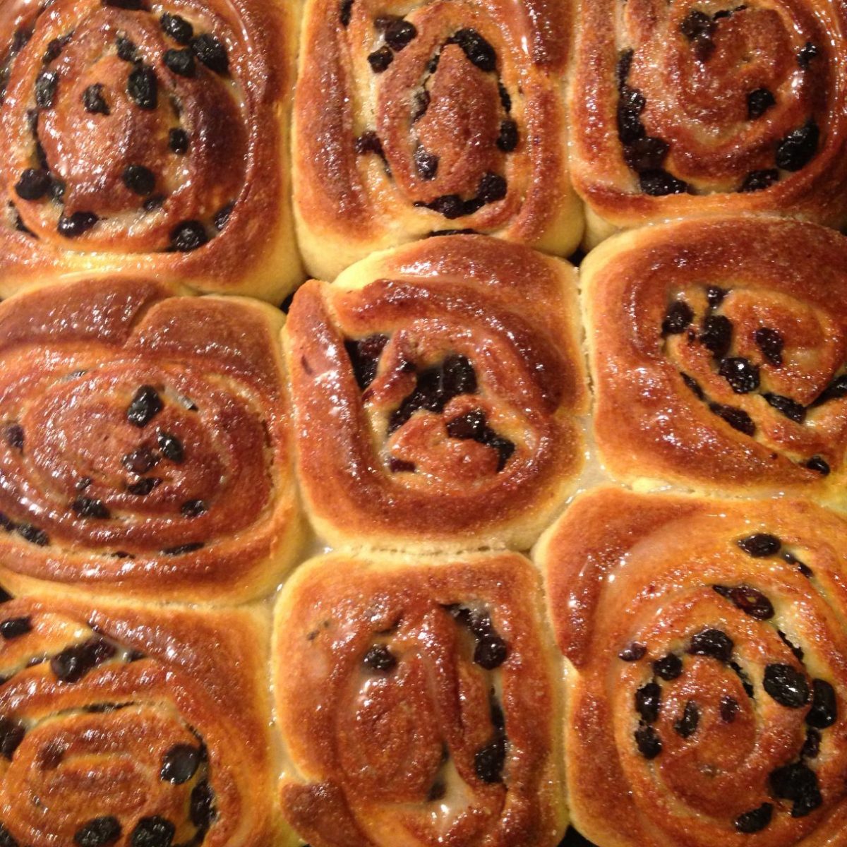 Hot Cross buns cake weightloss image for Neil Cox Hypnotherapy