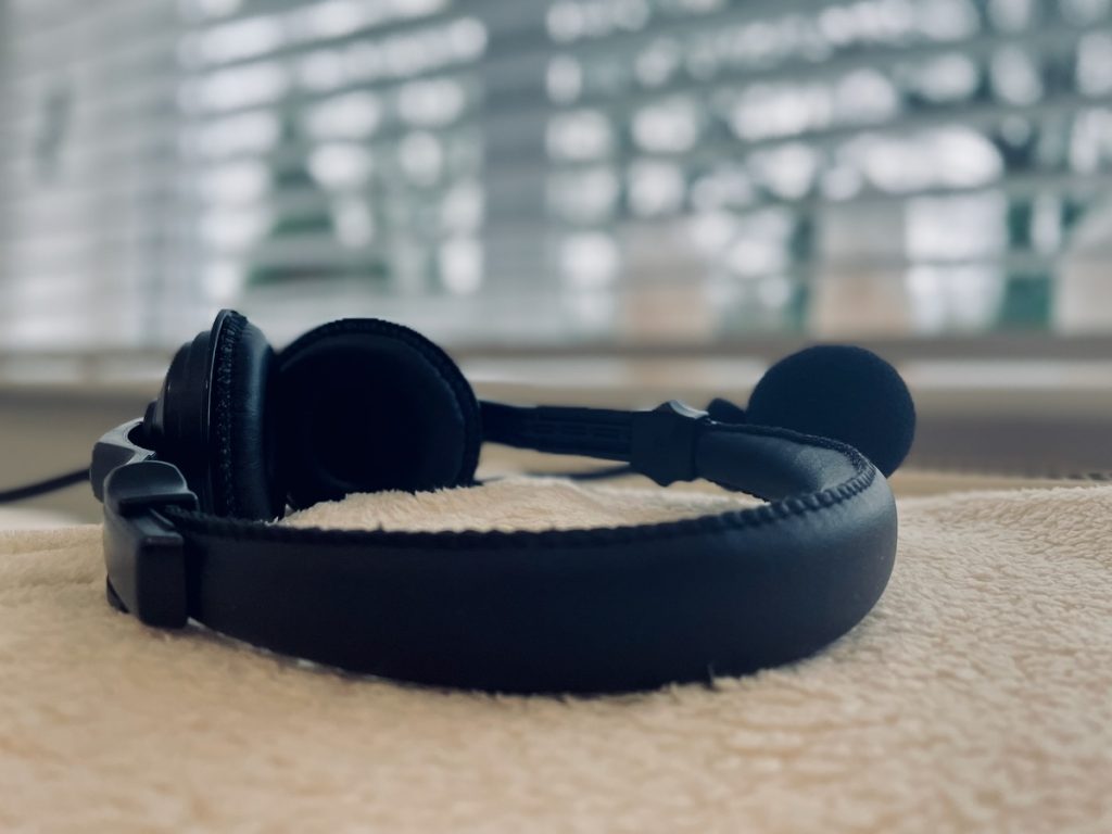 Client headphones used with the HypnoCom 5